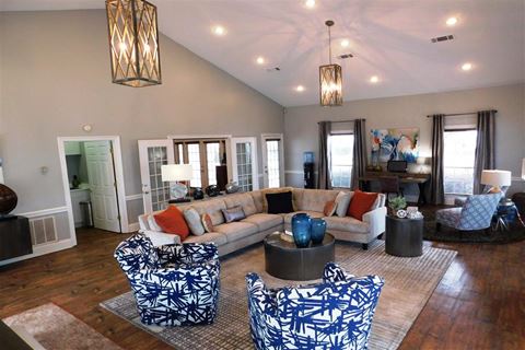 Clubhouse Living Room at Reserve of Jackson Apartment Homes, MS