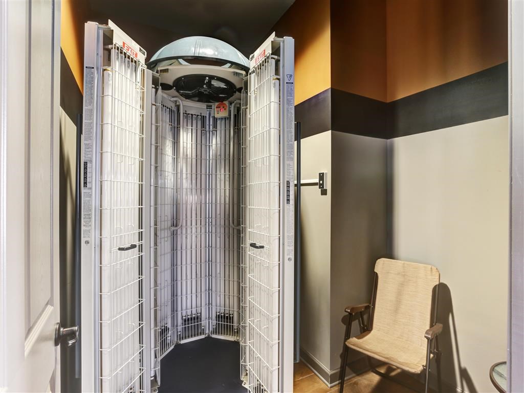 State of the Art Tanning Bed at Faulkner Flats Apartment Homes, 38655