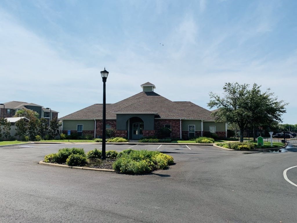 Large Leasing Office at Canebrake Apartment Homes, Shreveport