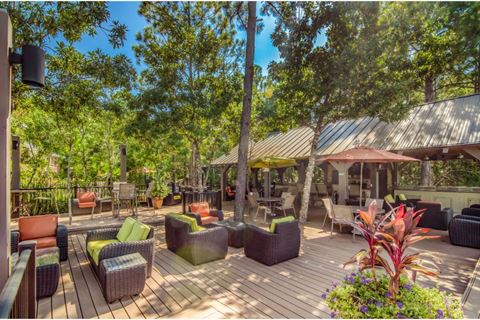 Outdoor Patio at Lagniappe of Biloxi Apartment Homes, Mississippi, 39532