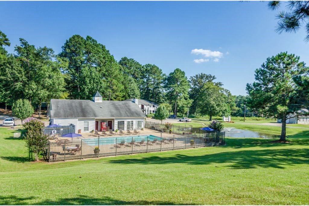 Beautiful Clubhouse Landscape at Laurelwood Apartment Homes, MS, 39440