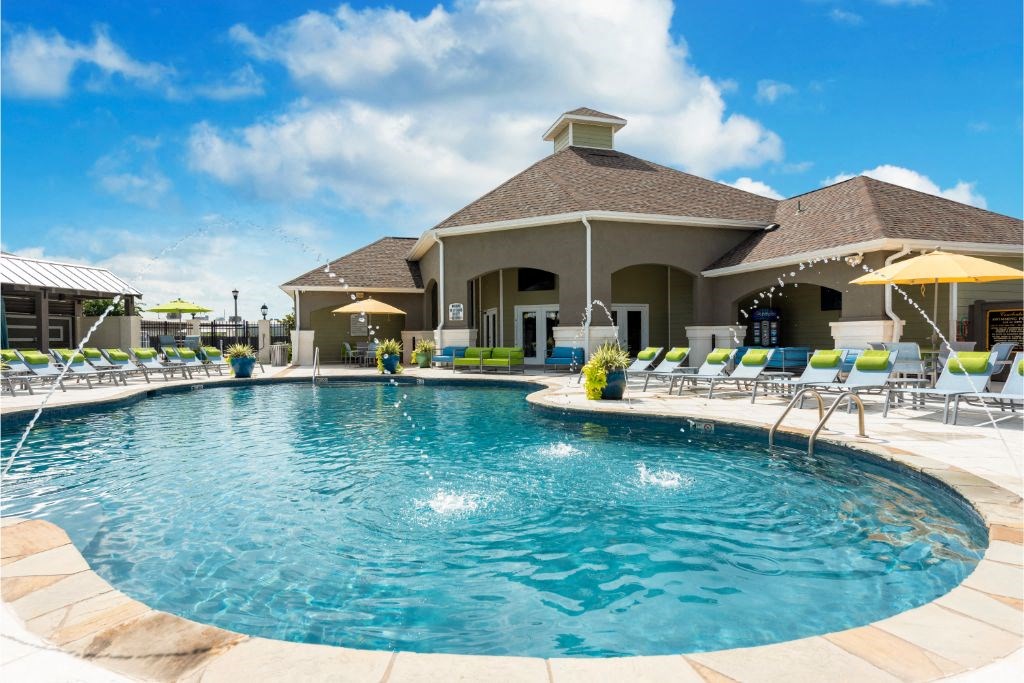 Large Resort Style Pool at Canebrake Apartment Homes, Shreveport, Louisiana, 71115
