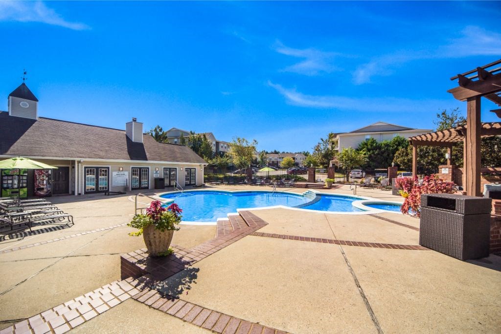Pool Area at Reserve at Park Place Apartment Homes, Hattiesburg