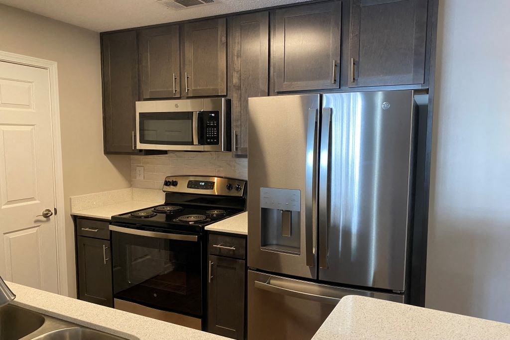 Stainless Steel Appliances at The Vineyard of Olive Branch Apartment Homes, Olive Branch, MS, 38654