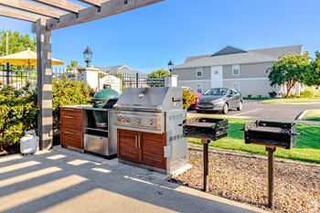 Outdoor grill at Reserve at Park Place Apartment Homes in Bossier City, LA