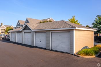 Garages at Reserve at Park Place Apartment Homes in Bossier City, LA