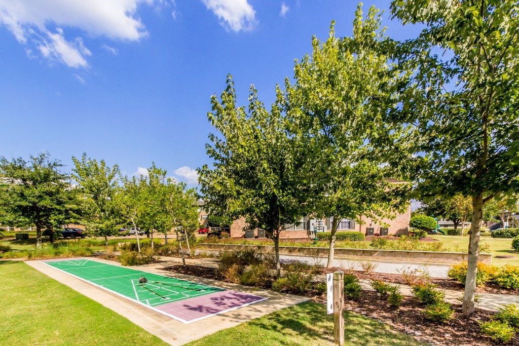 basketball court at the view at Ashford Place Apartment Homes, Flowood