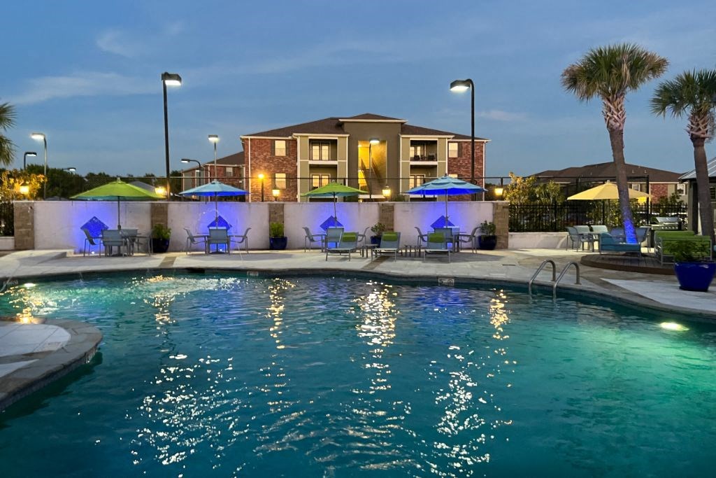 the swimming pool at the villa at night at Canebrake Apartment Homes, LA, 71115