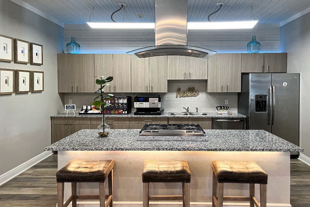 Grand Clubhouse Kitchen at The Met Apartment Homes, Hattiesburg, MS, 35402