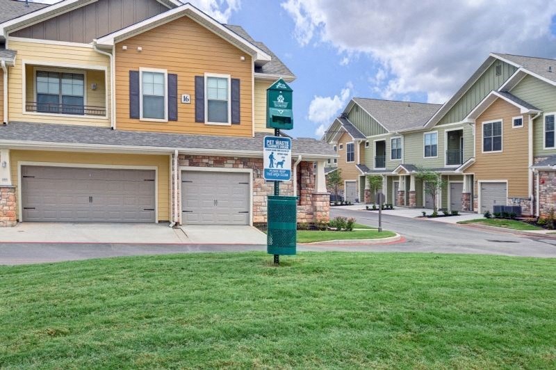 Dog Park at Wellington Grande Apartment Homes, Longview, 75605