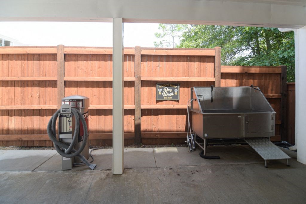 Dog Wash at The Met Apartment Homes, MS, 35402