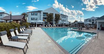 Resort Style Pool at Avalon Apartment Homes, Starkville, MS