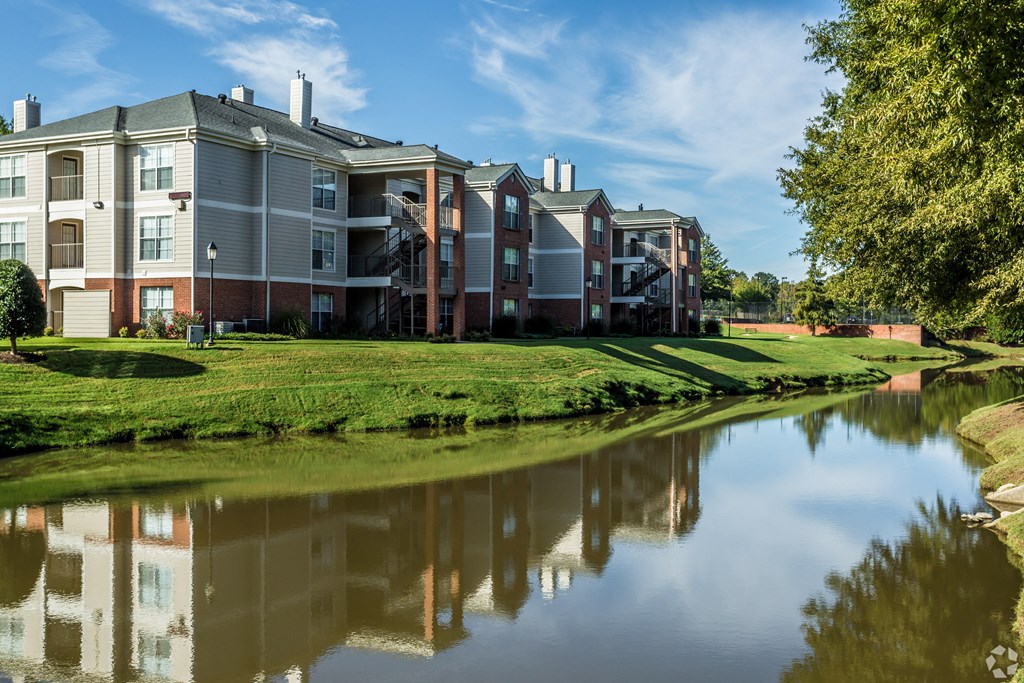 A building with a pond in front of it. at Quail Ridge Apartment Homes, Tennessee