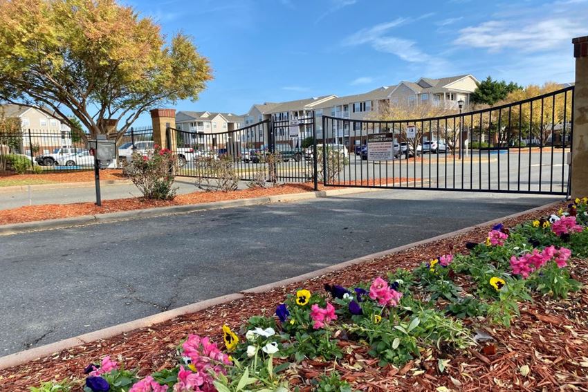 Summit Of Shreveport Apartment Homes, 6051 Roma Drive, Shreveport, LA
