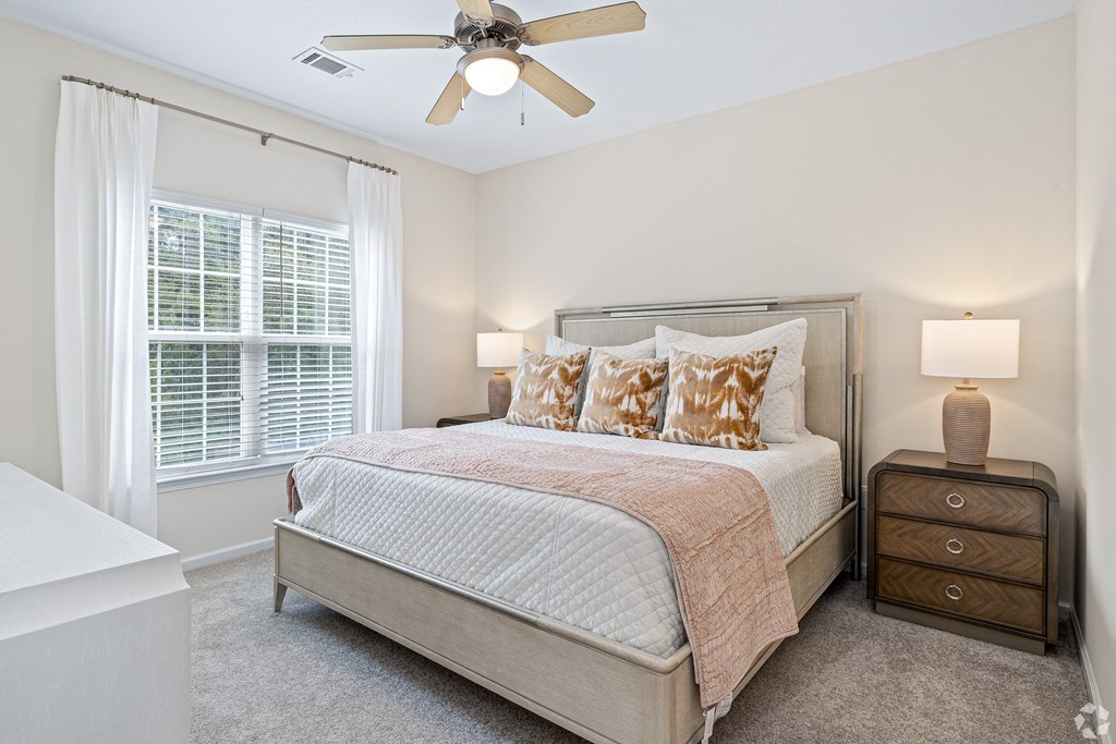 a bedroom with a bed and a ceiling fan a bedroom with a bed and a ceiling fan at The Met Apartment Homes, Mississippi 39402