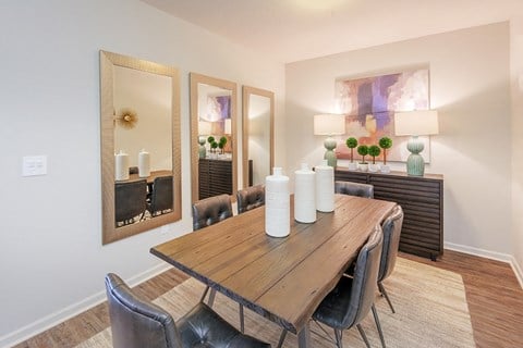 Luxurious Dining Room at The Met Apartment Homes, Hattiesburg, MS