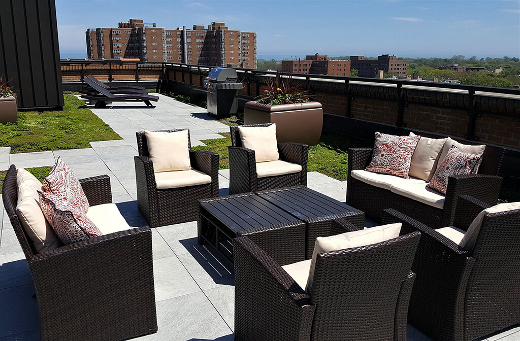 Enjoy Your Evenings At Rooftop Deck at Somerset Place Apartments, Illinois
