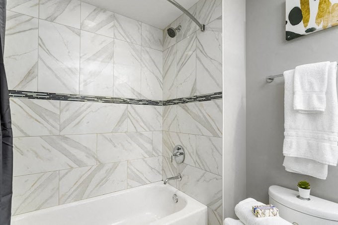 a bathroom with a tub and a toilet and a sink