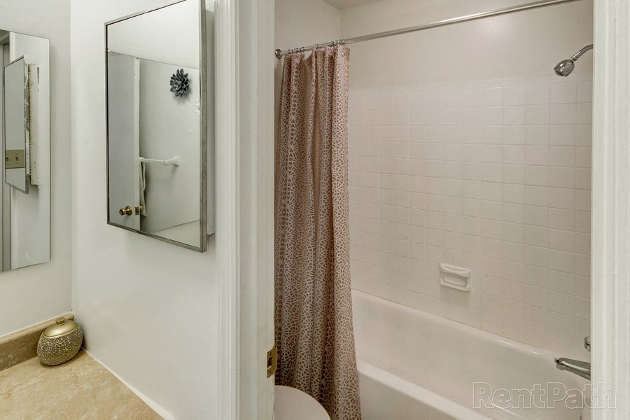 Bathroom With Bathtub at Lake Camelot Apartments, Indianapolis