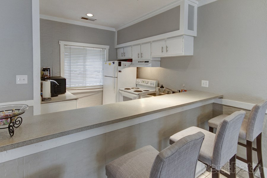 Well Equipped Eat-In Kitchen at Lake Camelot Apartments, Indianapolis, IN, 46268