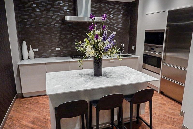 Dining Area In Party Room kitchen at Somerset Place Apartments, Chicago, IL, 60640