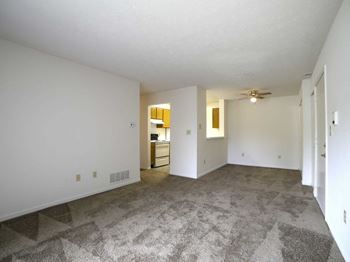 Unfurnished Living Area at Creekside Square Apartments, Indianapolis, IN, 46254