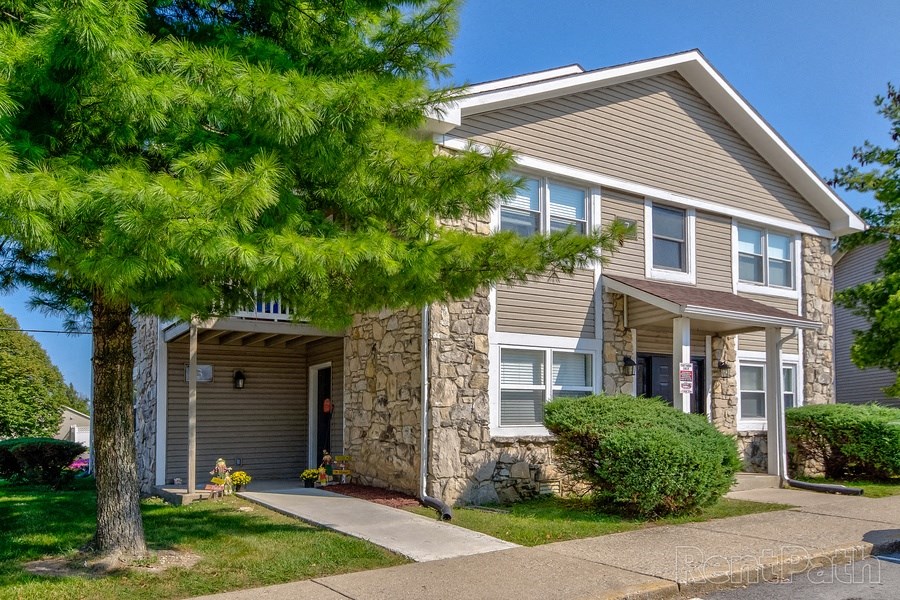 Property Exterior at Sandstone Court Apartments, Indiana