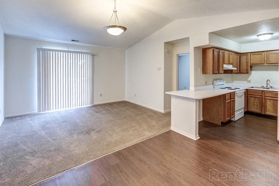 Wood Floor Dining Room at Sandstone Court Apartments, Greenwood, IN, 46142