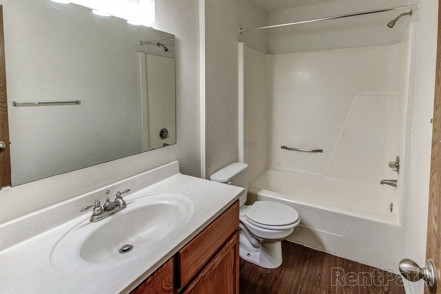 Luxurious Bathrooms at Sandstone Court Apartments, Indiana, 46142