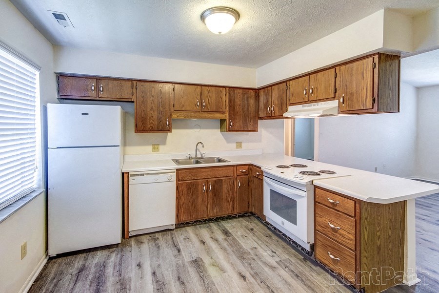 Kitchen With Custom Cabinetry at Sandstone Court Apartments, Greenwood, IN
