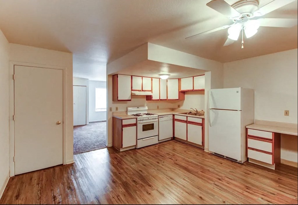 Large Kitchen with dishwasher at Arbor Pointe Townhomes, Battle Creek, Michigan