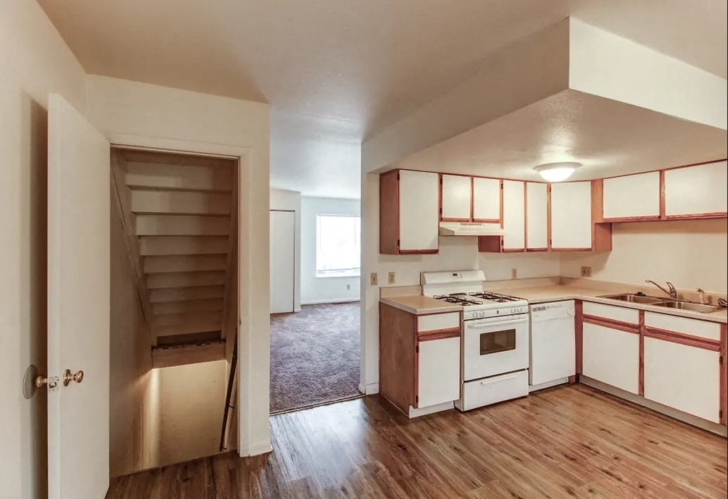 Large Kitchen and basement at Arbor Pointe Townhomes, Battle Creek, Michigan