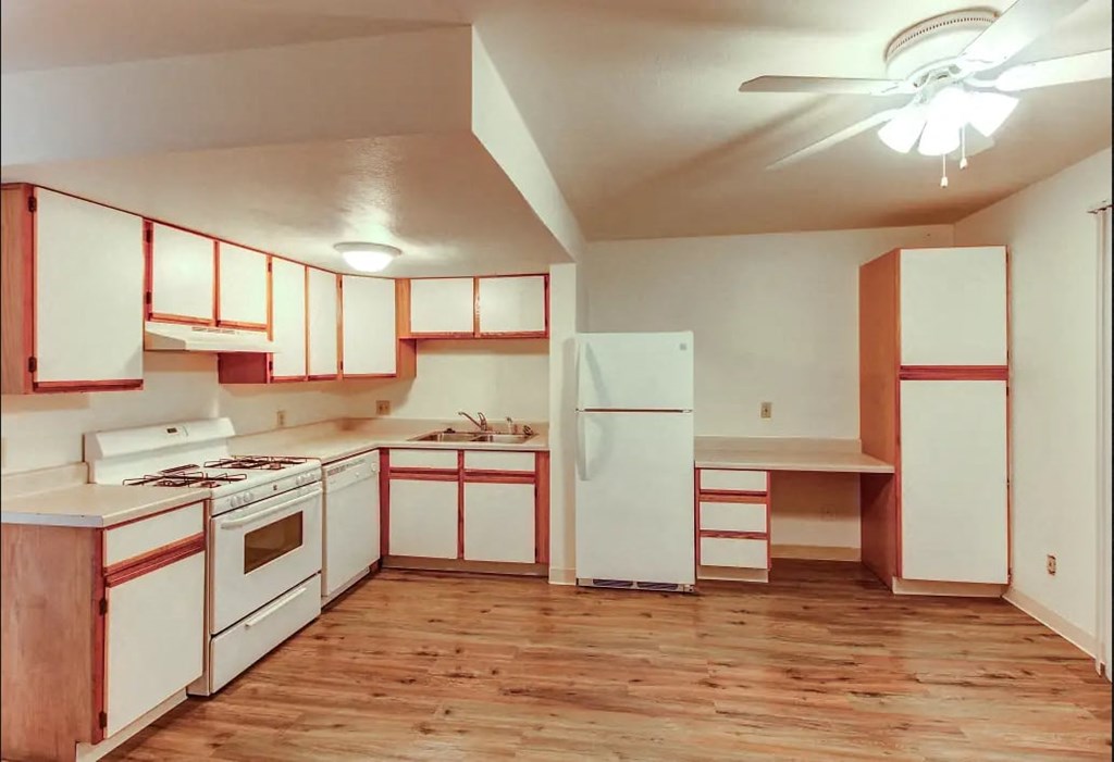 Kitchen & Dining Room at Arbor Pointe Townhomes, Battle Creek, Michigan