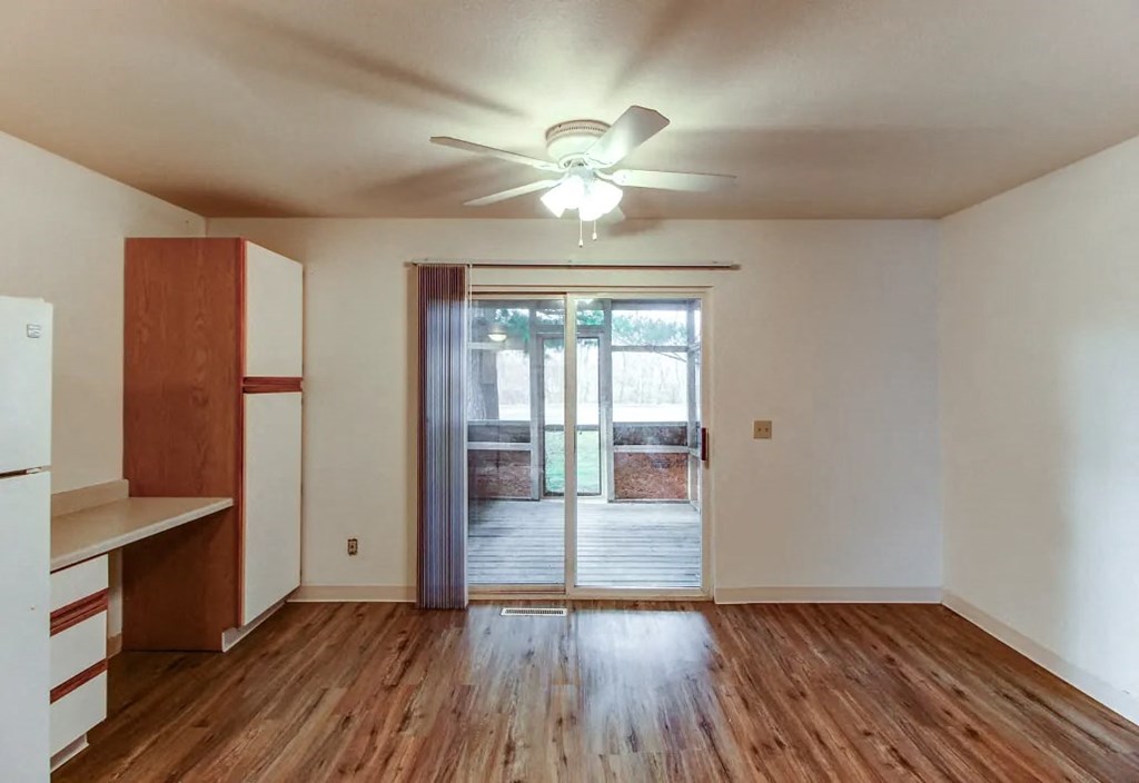 Spacious dining room at Arbor Pointe Townhomes, Battle Creek, Michigan