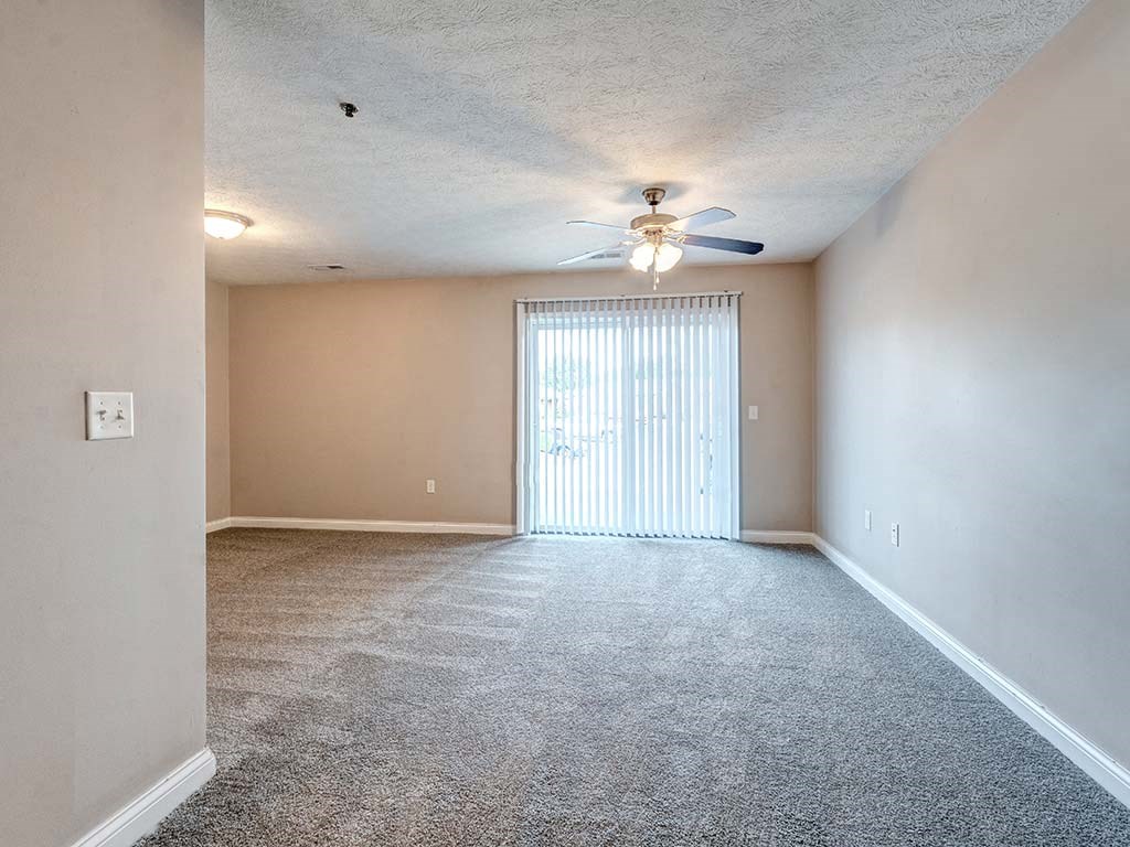 Spacious living room with carpeting at HUB of New Albany, New Albany, 47150