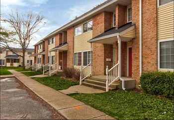 Exterior Landscape Exterior Landscape at Arbor Pointe Townhomes Battle Creek, MI, 49037-2040 - Photo Gallery 5