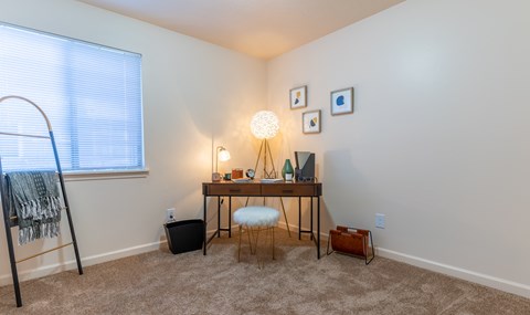 Bedroom Accessories at Crestview at Louisville Apartments, Louisville, Kentucky