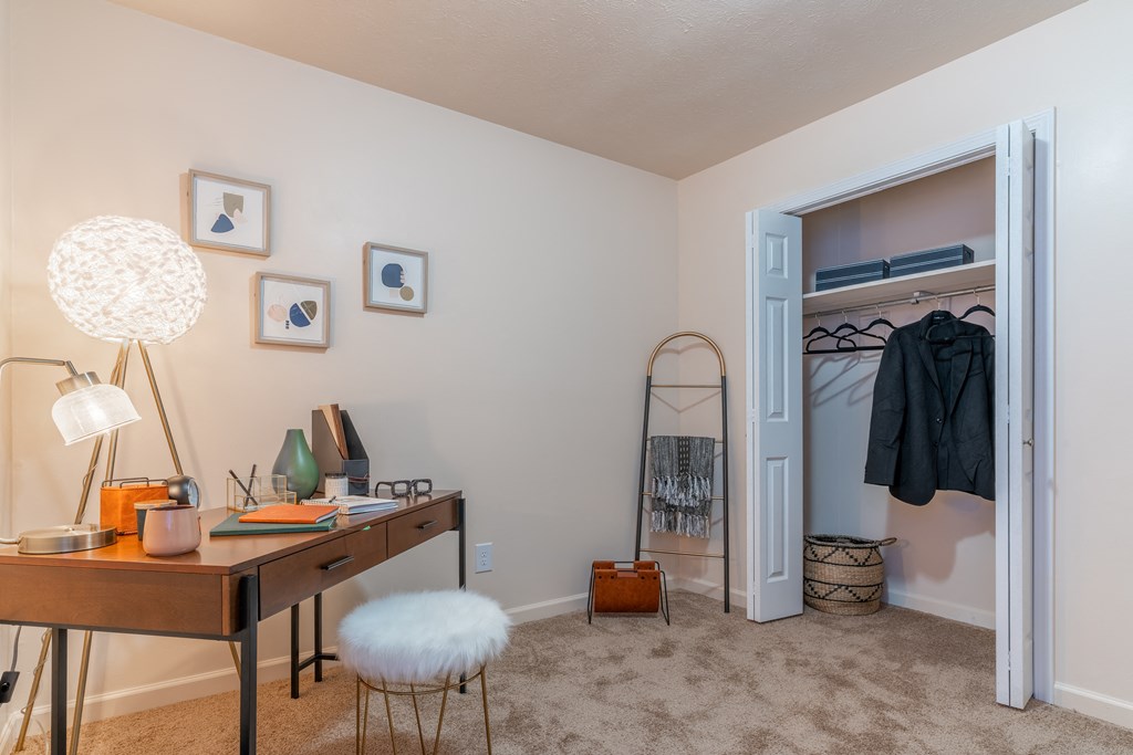 Walk In Closets And Dressing Areas Walk In Closets And Dressing Areas at Crestview at Louisville Apartments, Louisville, KY, 40217