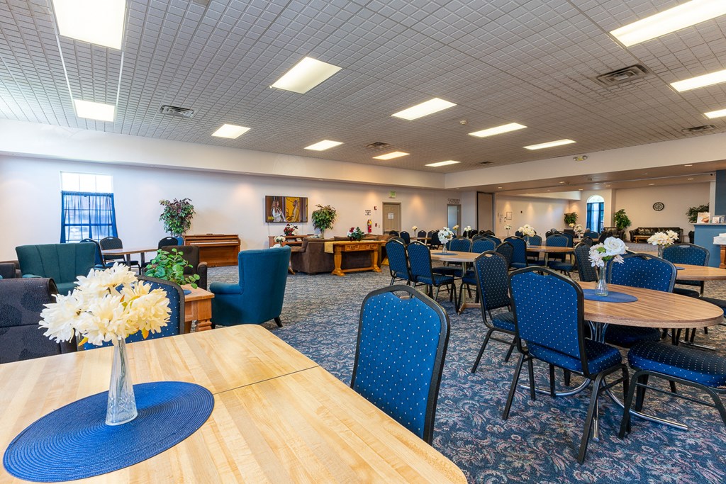 Resort Style Dining at Walnut Creek Apartments, Kokomo, 46902