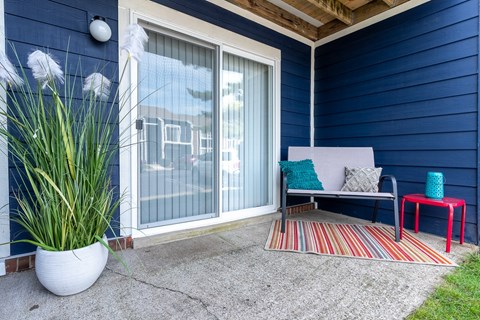 Outdoor Patio at Crestview at Louisville Apartments, Louisville, KY, 40217