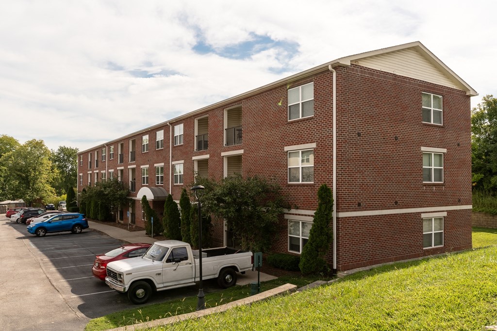 Apartment Exterior at HUB of New Albany, Indiana