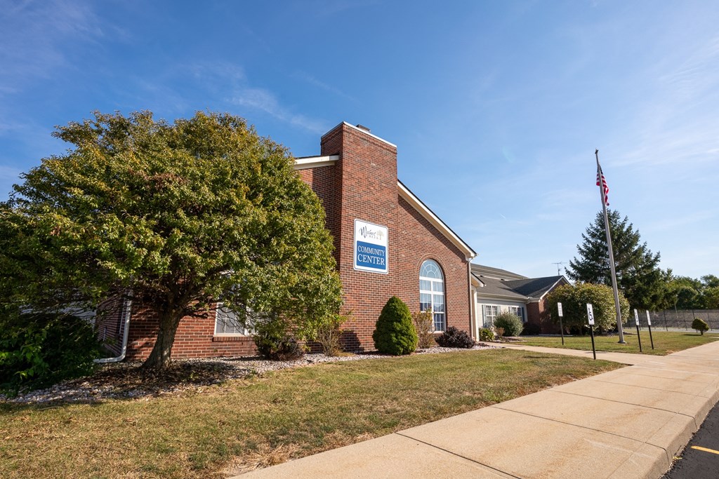 Exterior Landscape at Walnut Creek Apartments, Kokomo