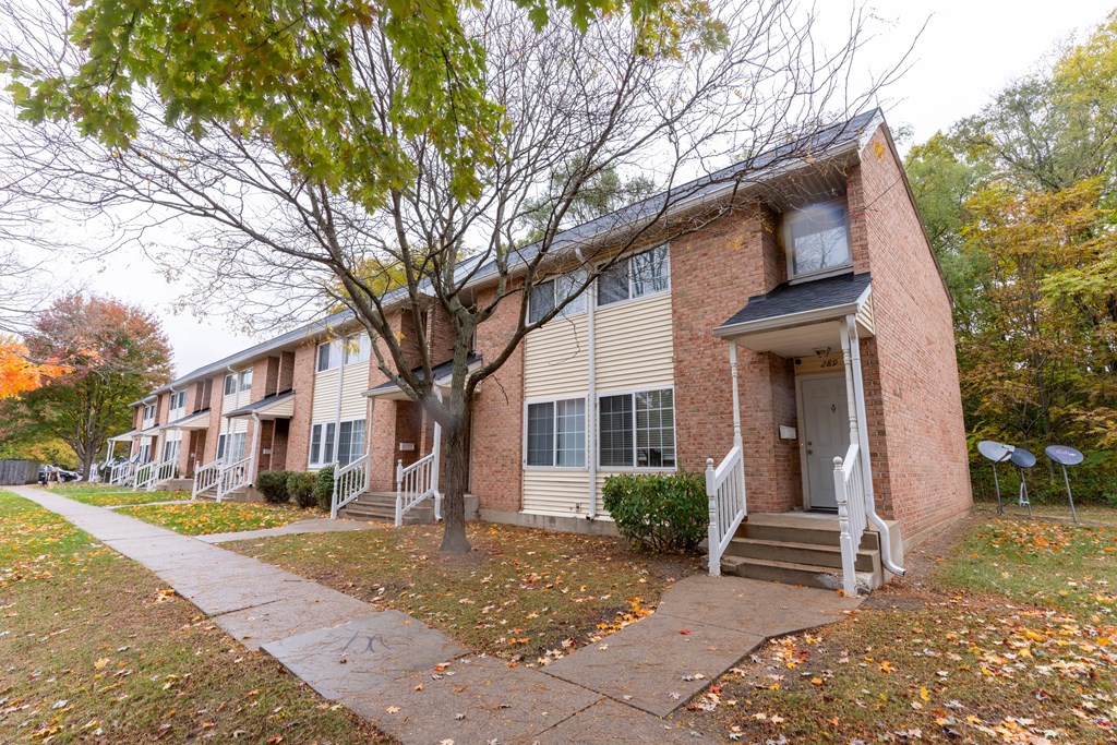 Exterior View at Arbor Pointe Townhomes, Battle Creek, 49037