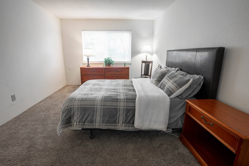 Model Bedroom at Candlewyck Apartments, Kalamazoo, MI, 49001