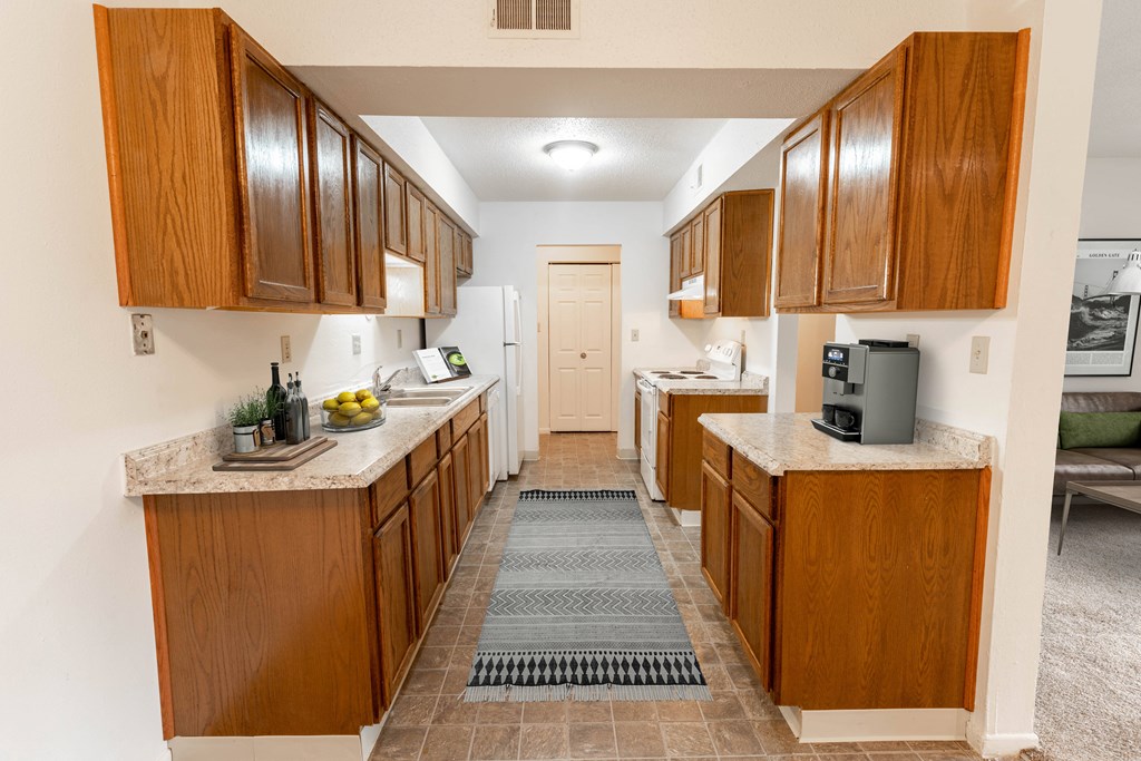 Well Equipped Kitchen at Candlewyck Apartments, Kalamazoo, MI, 49001