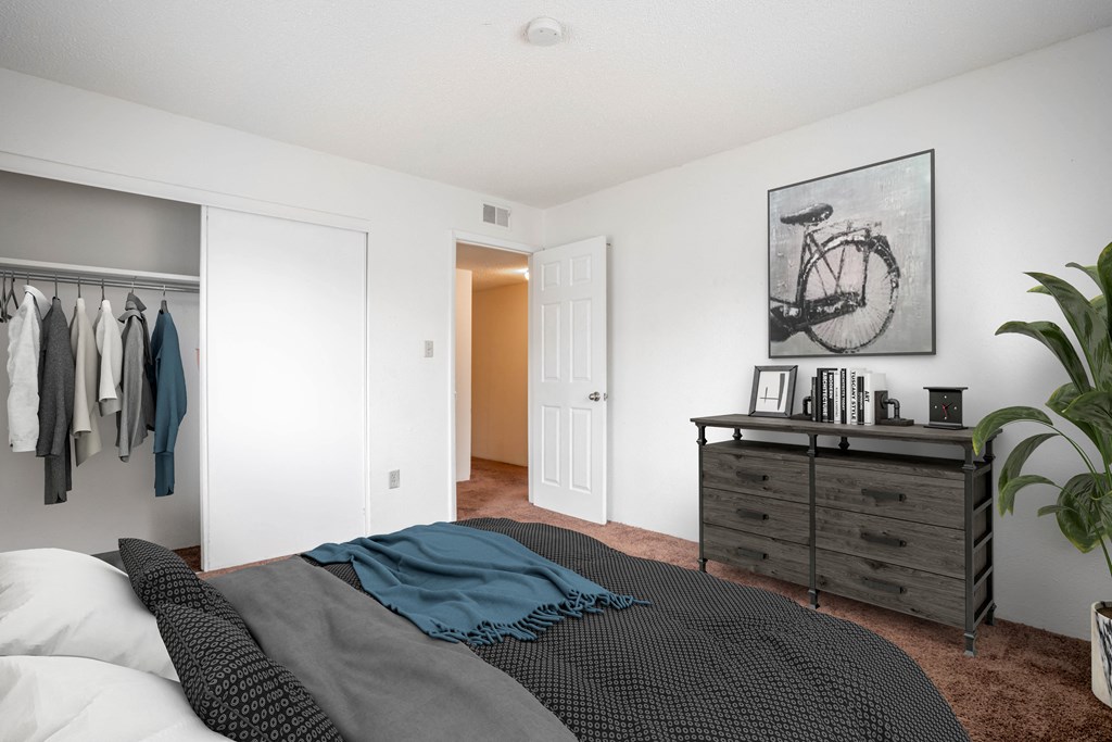 Spacious Bedroom With Closet at Candlewyck Apartments, Kalamazoo