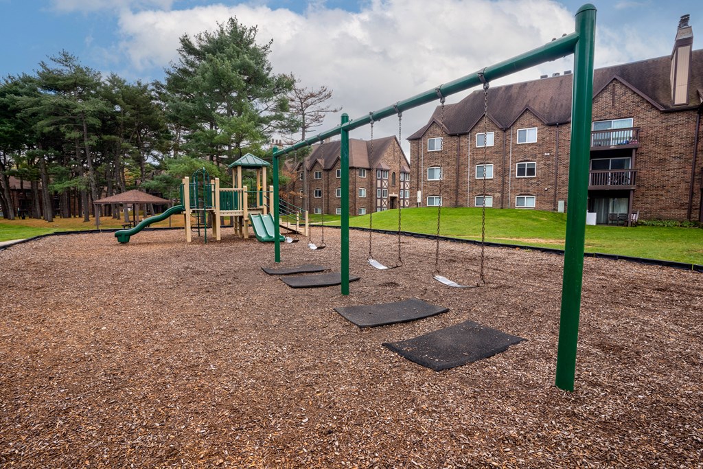 Swing Set at Candlewyck Apartments, Kalamazoo, 49001