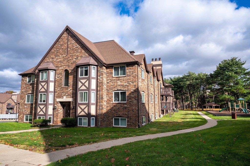 Elegant Exterior View Of Property at Candlewyck Apartments, Michigan