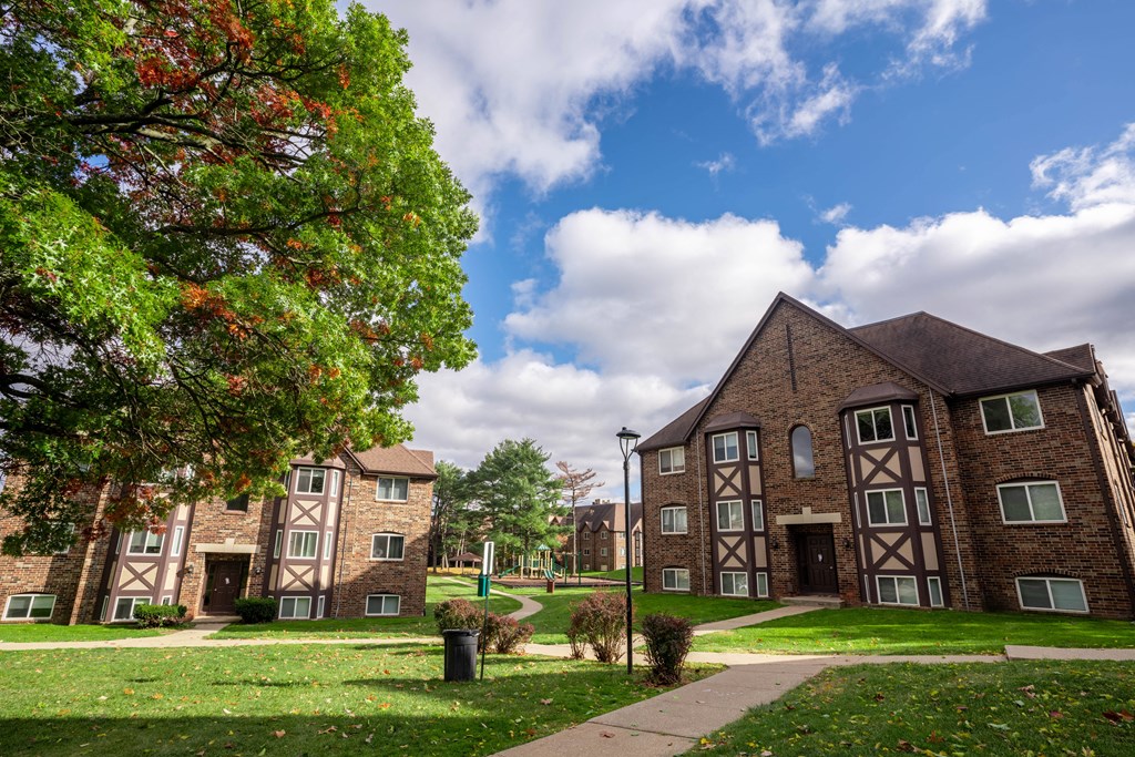 Exterior Buildings  at Candlewyck Apartments, Michigan