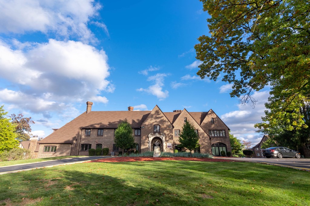 Clubhouse Front at Candlewyck Apartments, Kalamazoo, MI, 49001